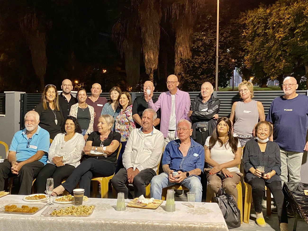 תמונה קבוצתית של משתתפי מפגש מושתלי הריאה בסוכות 2022